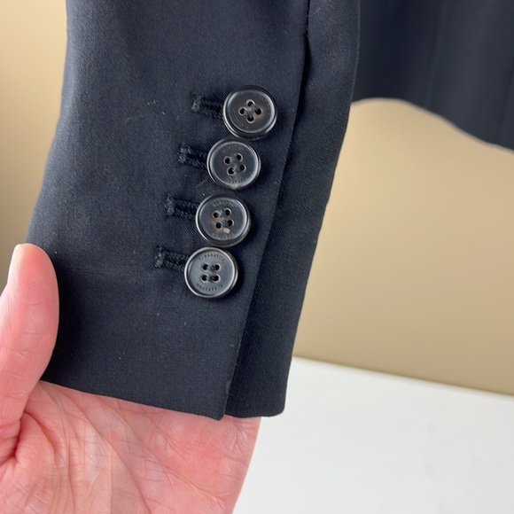 Aritzia Babaton Fitted Black Blazer - Picture 6 of 15